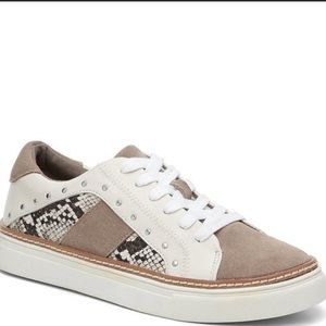 Crown Vintage Kalinda snakeskin sneakers women’s size 7.5